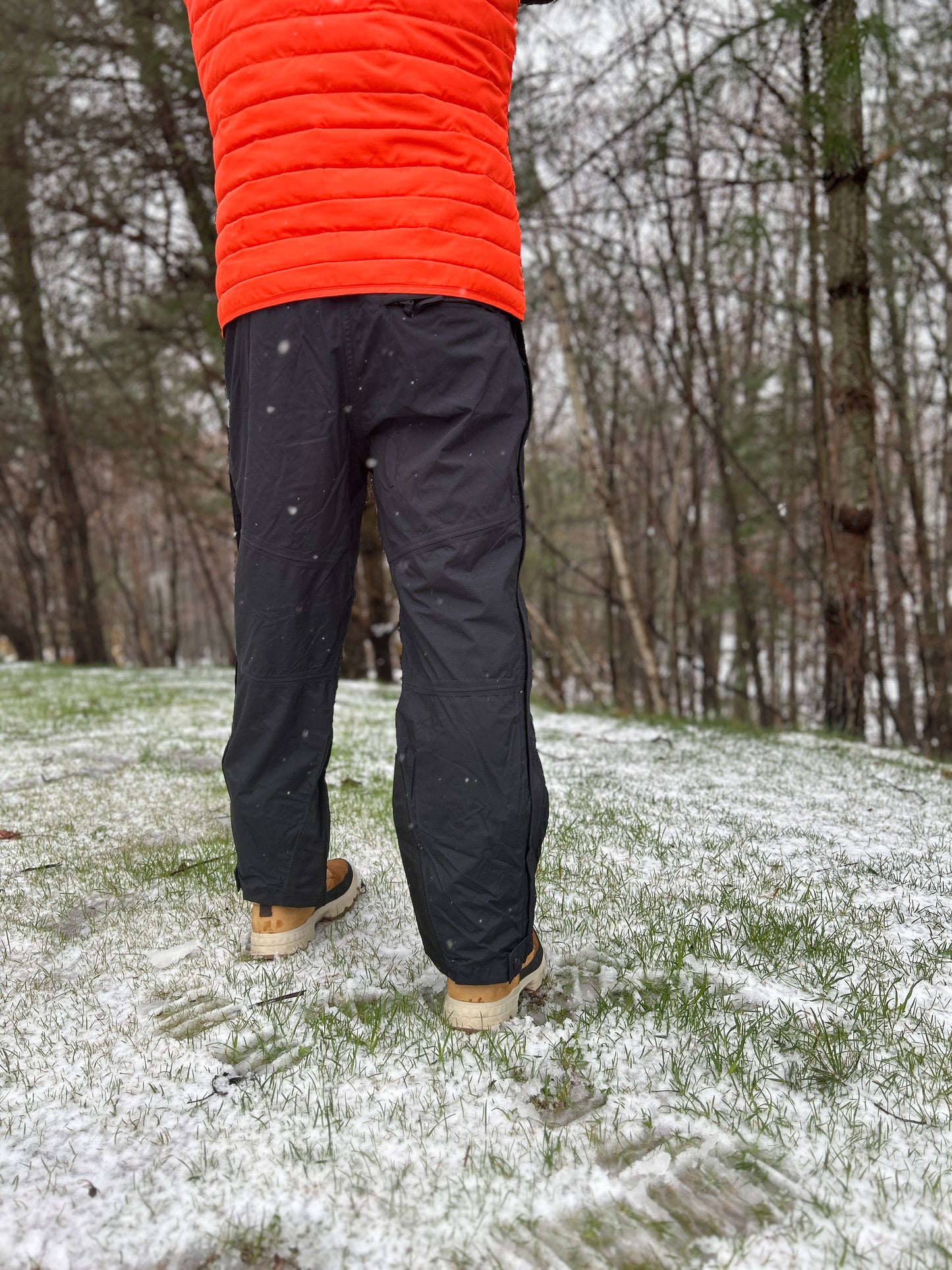 Mountain Hardware Conduit Waterproof Ski Snowboard Pants - SIZE Large Light Weight (New Never Issued)