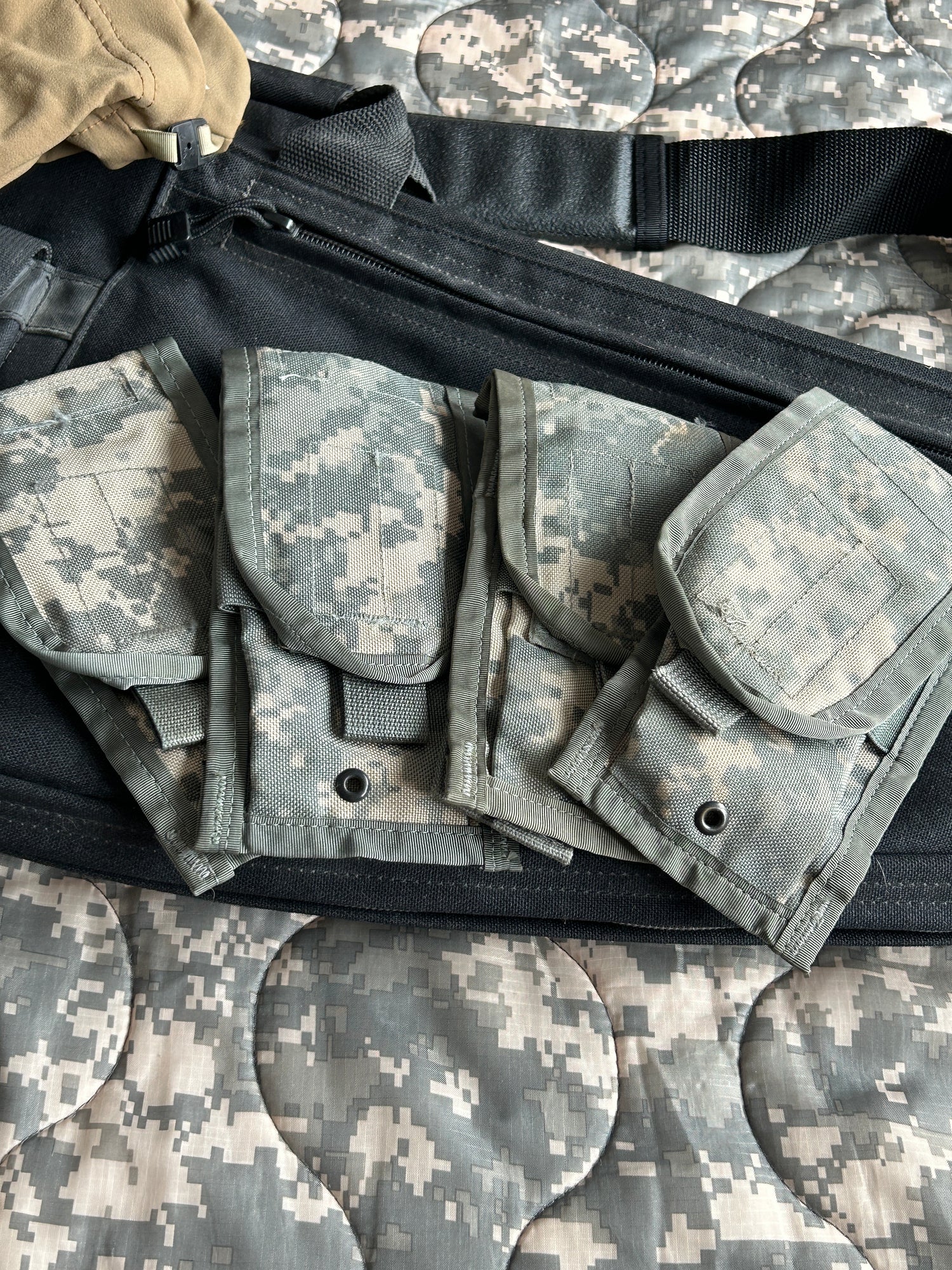 TACTICAL POUCHES & GEAR
