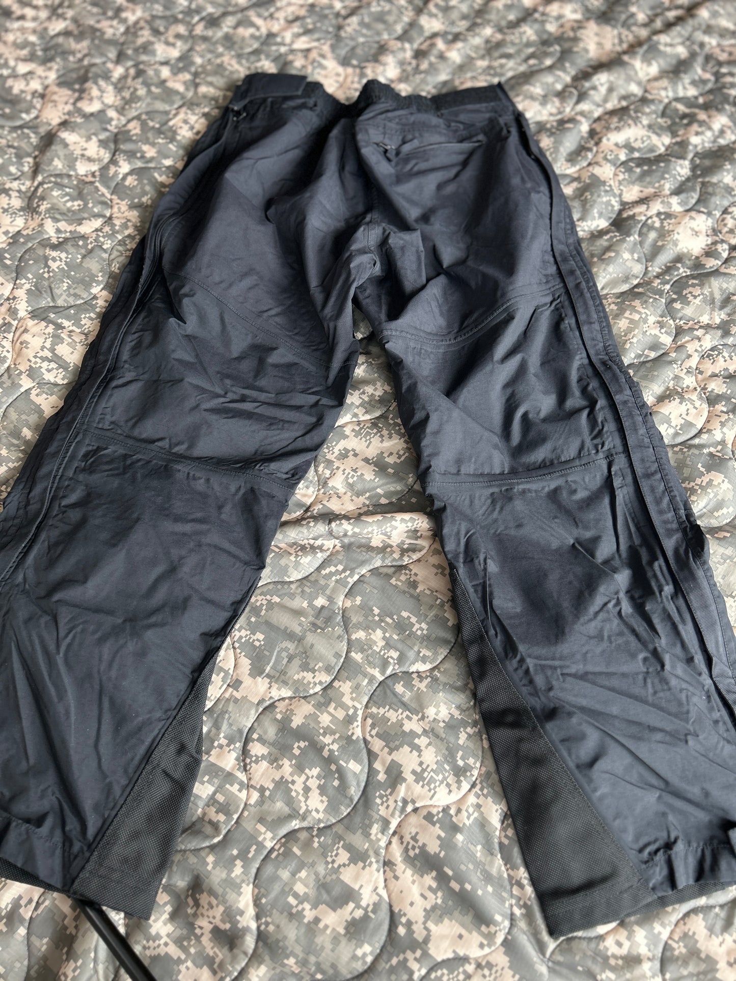 North Face GORE-TEX MOUNTAIN Pants Mens - SIZE Large Light Weight (New Never Issued)