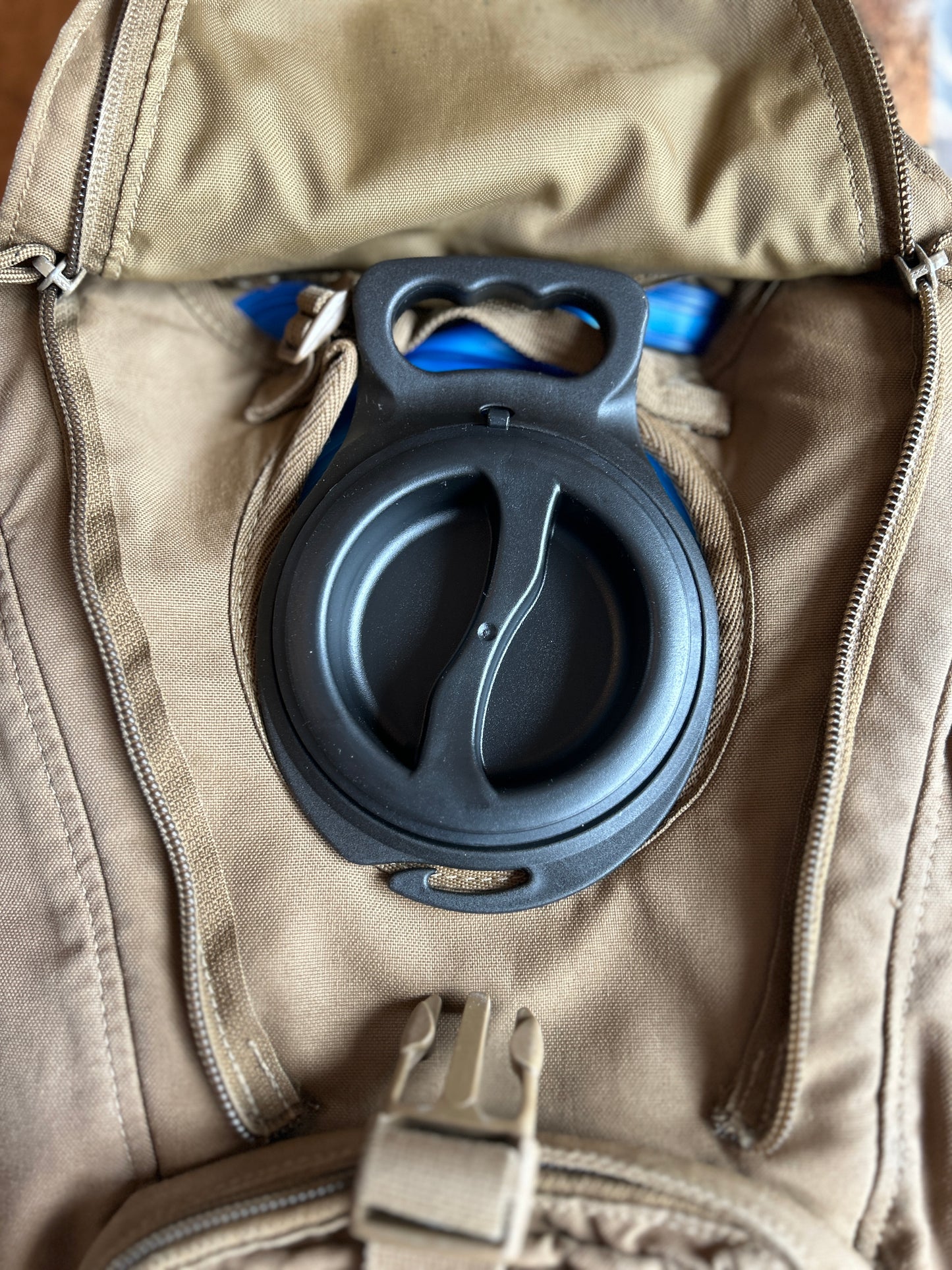 Marine Hydration Back Pack with New Bladder/Hose/Mouthpiece - Marine Coyote Tan GOOD Condition