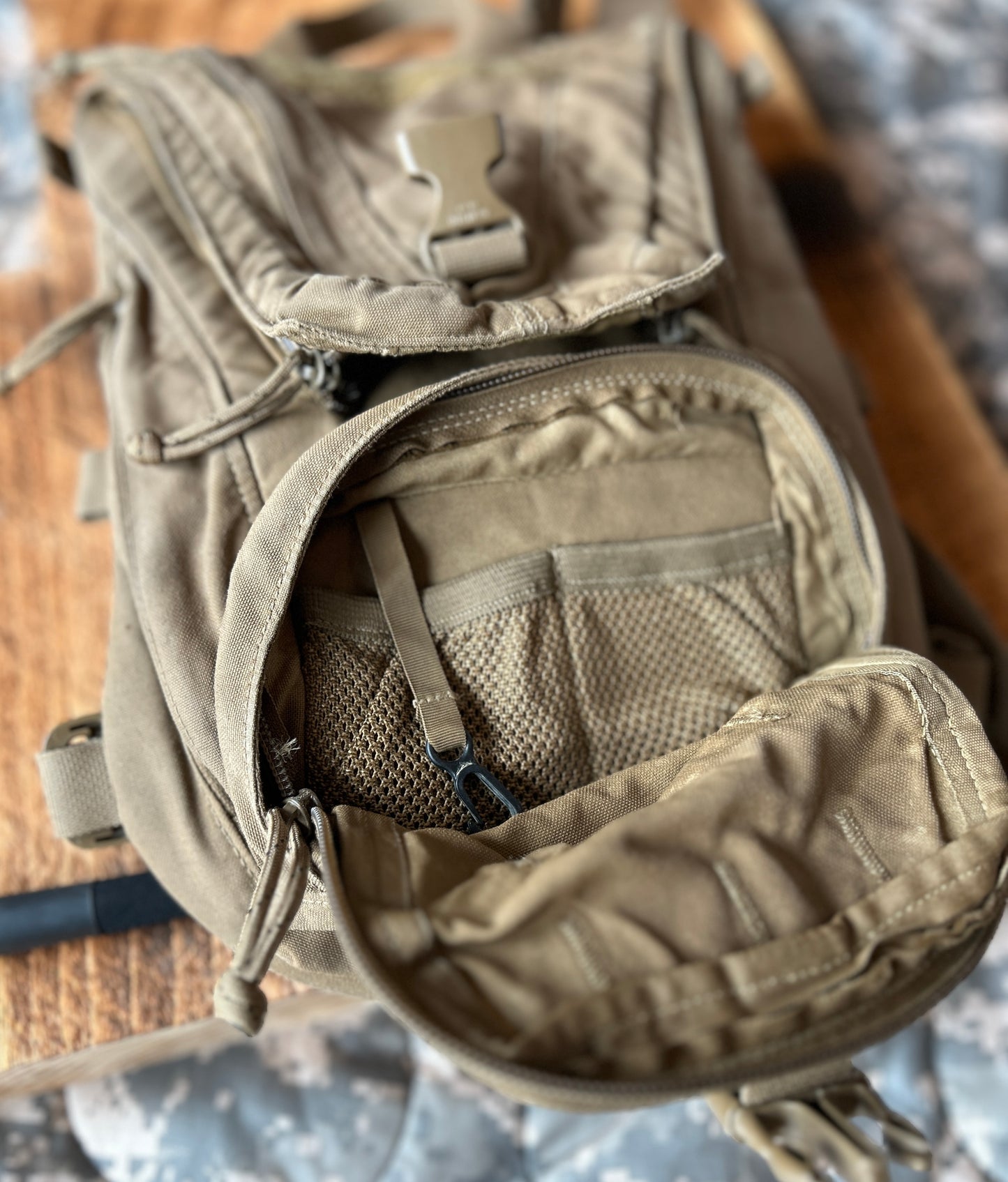 Marine Hydration Back Pack with New Bladder/Hose/Mouthpiece - Marine Coyote Tan GOOD Condition