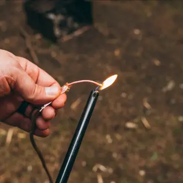 Fire Strand 550 Paracord with Carabiner - Emergency Fire Starting Core